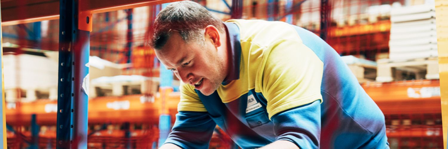 Steven Vandecasteele heeft als ploegleider en voormalig magazijnier een hart voor logistiek, leren én mensen.